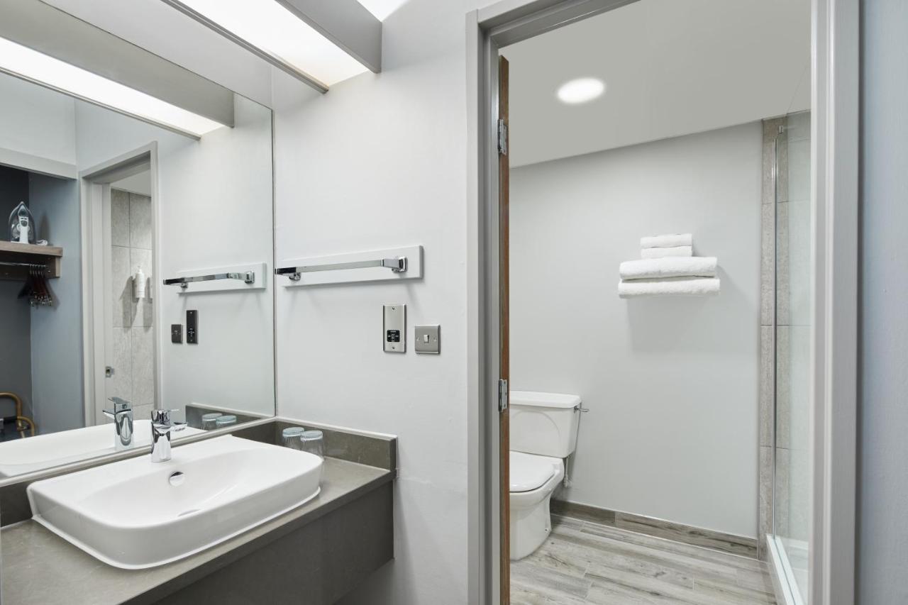 Delta Hotels By Marriott Cheshunt Broxbourne Bagian luar foto