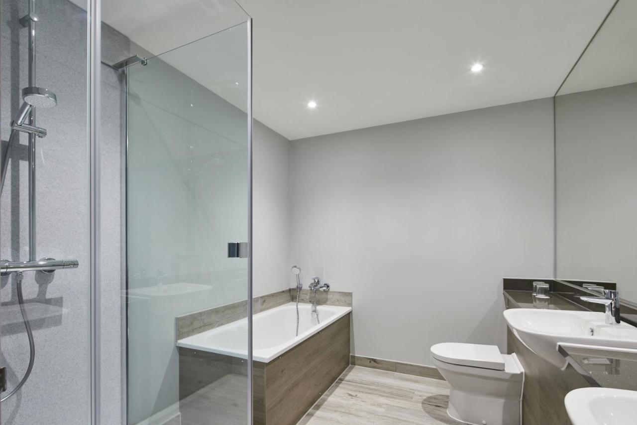 Delta Hotels By Marriott Cheshunt Broxbourne Bagian luar foto