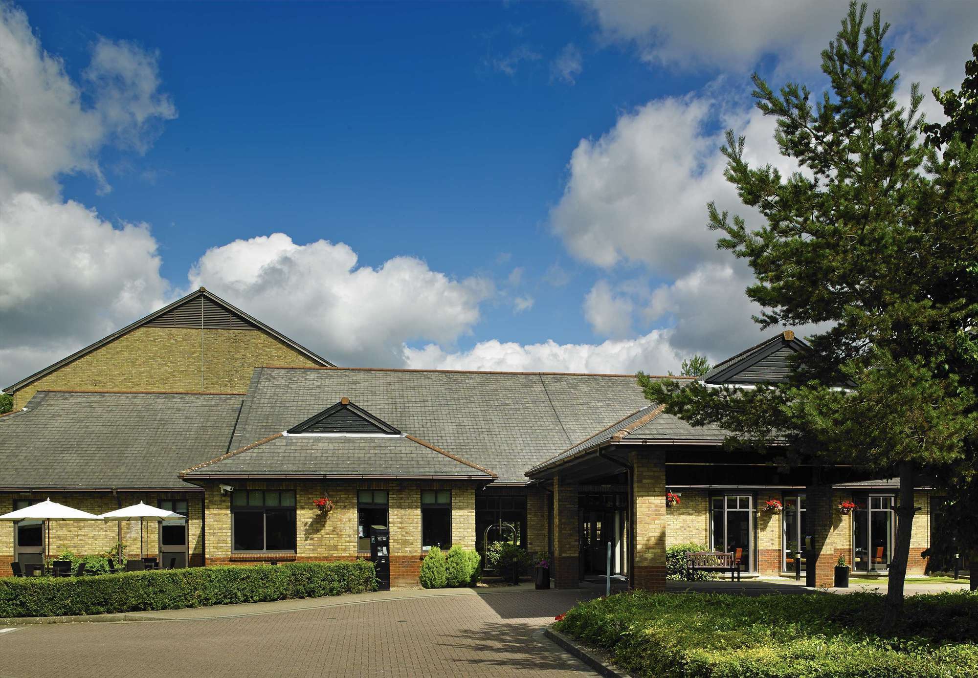 Delta Hotels By Marriott Cheshunt Broxbourne Bagian luar foto