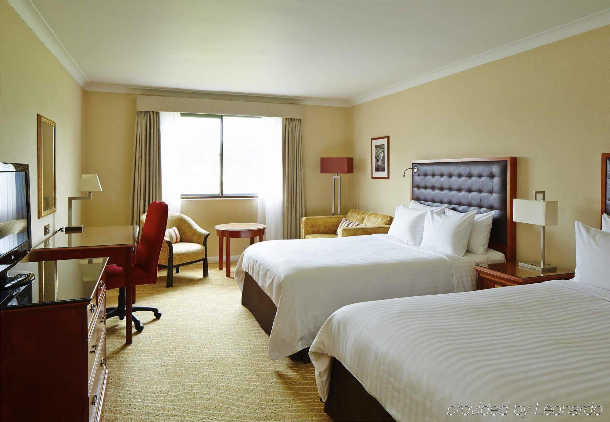 Delta Hotels By Marriott Cheshunt Broxbourne Bagian luar foto