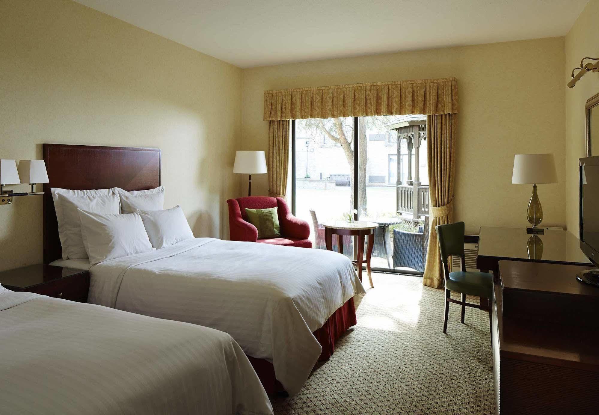 Delta Hotels By Marriott Cheshunt Broxbourne Bagian luar foto