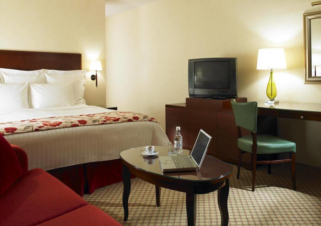 Delta Hotels By Marriott Cheshunt Broxbourne Bagian luar foto