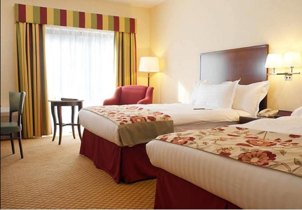 Delta Hotels By Marriott Cheshunt Broxbourne Bagian luar foto