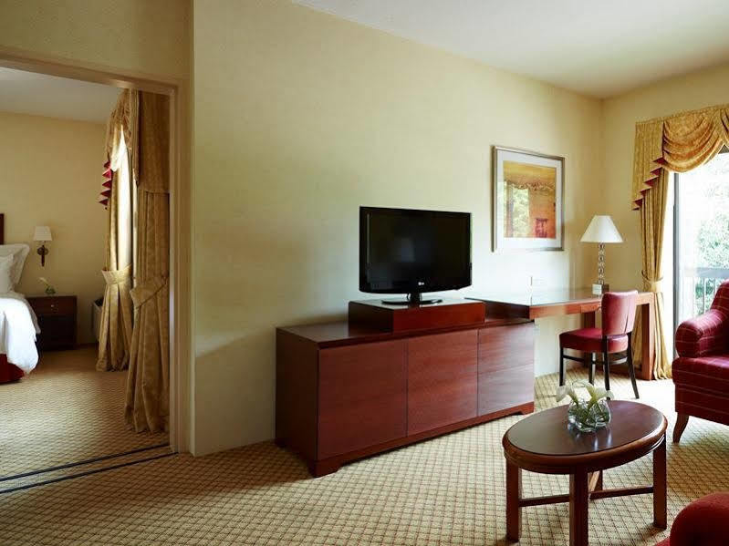 Delta Hotels By Marriott Cheshunt Broxbourne Bagian luar foto