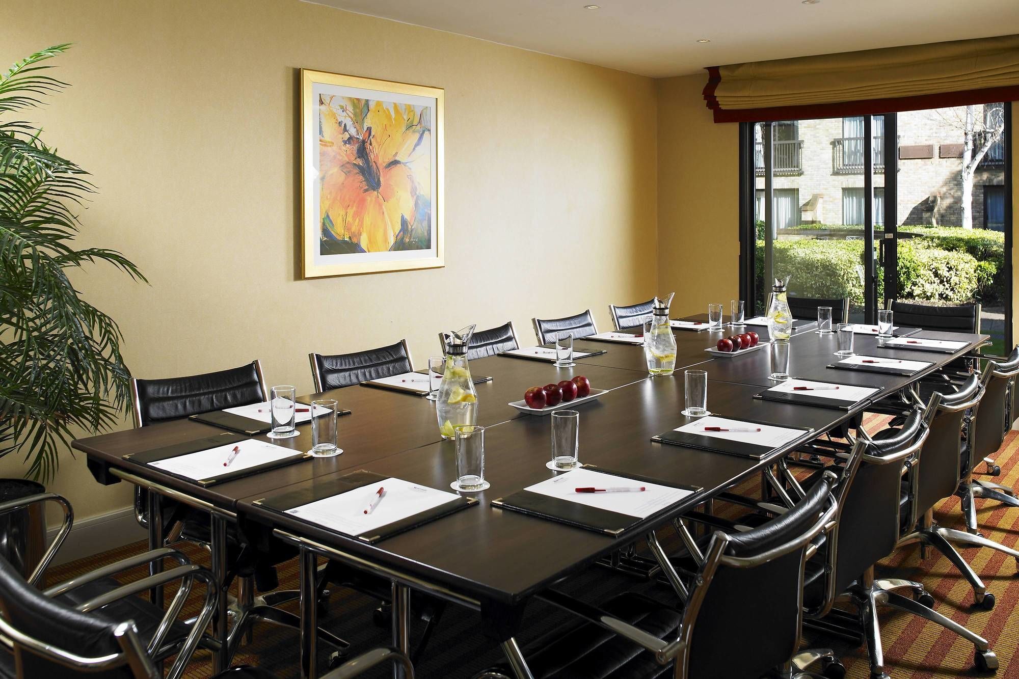 Delta Hotels By Marriott Cheshunt Broxbourne Bagian luar foto