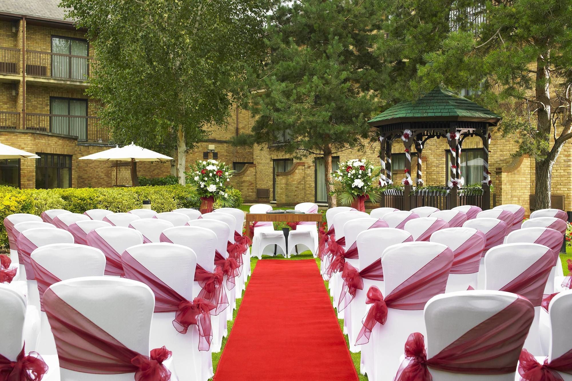 Delta Hotels By Marriott Cheshunt Broxbourne Bagian luar foto
